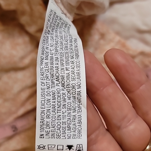 STUNNING FLORAL CUT OUT DRESS WITH LONG SLEEVES - Picture 9 of 10